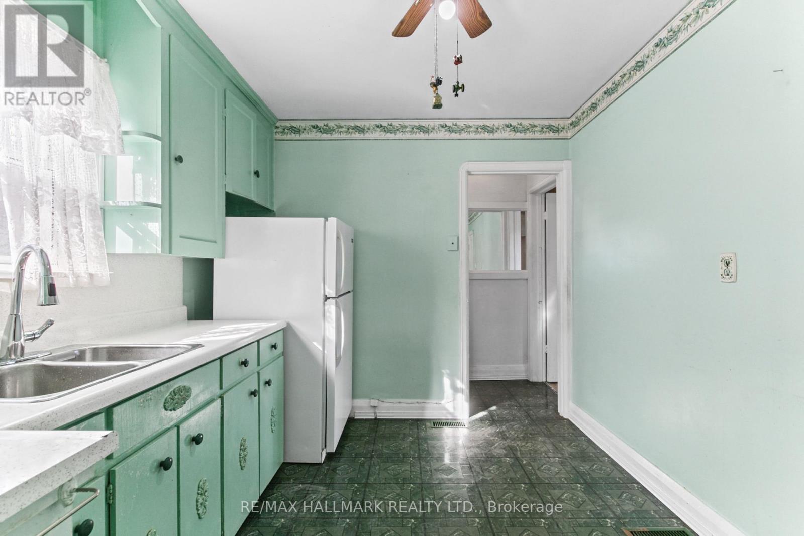 Photo of 2797 ST CLAIR AVENUE E