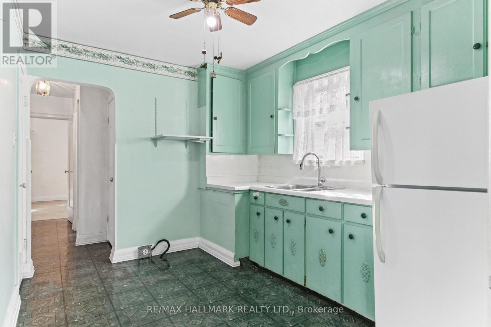 Photo of 2797 ST CLAIR AVENUE E