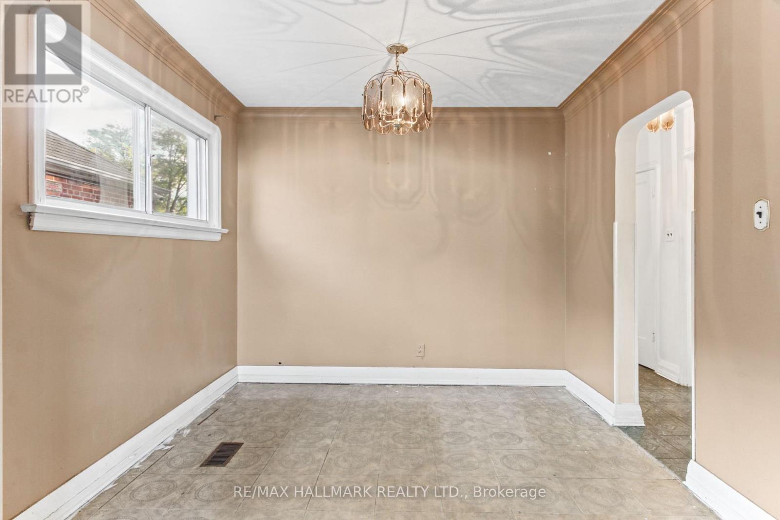 2797 St Clair Avenue East, Toronto, ON photo 8