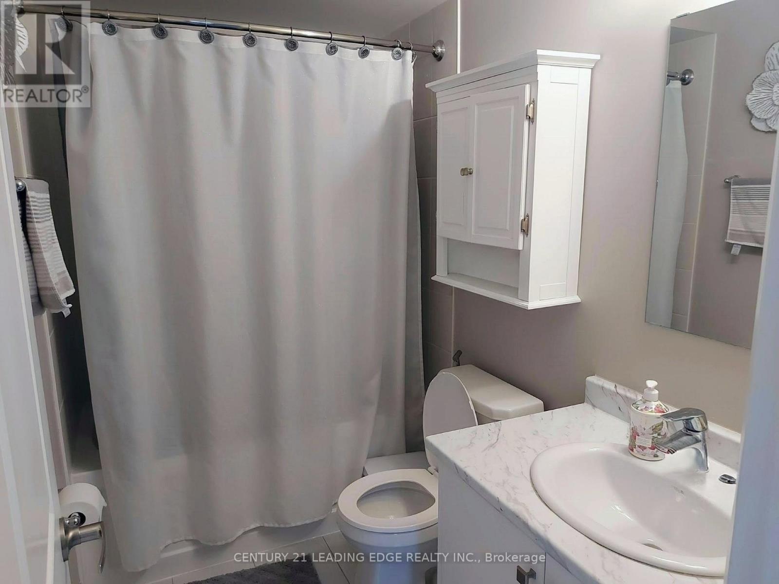 56- 15 Donald Fleming Way, Whitby, ON photo 11