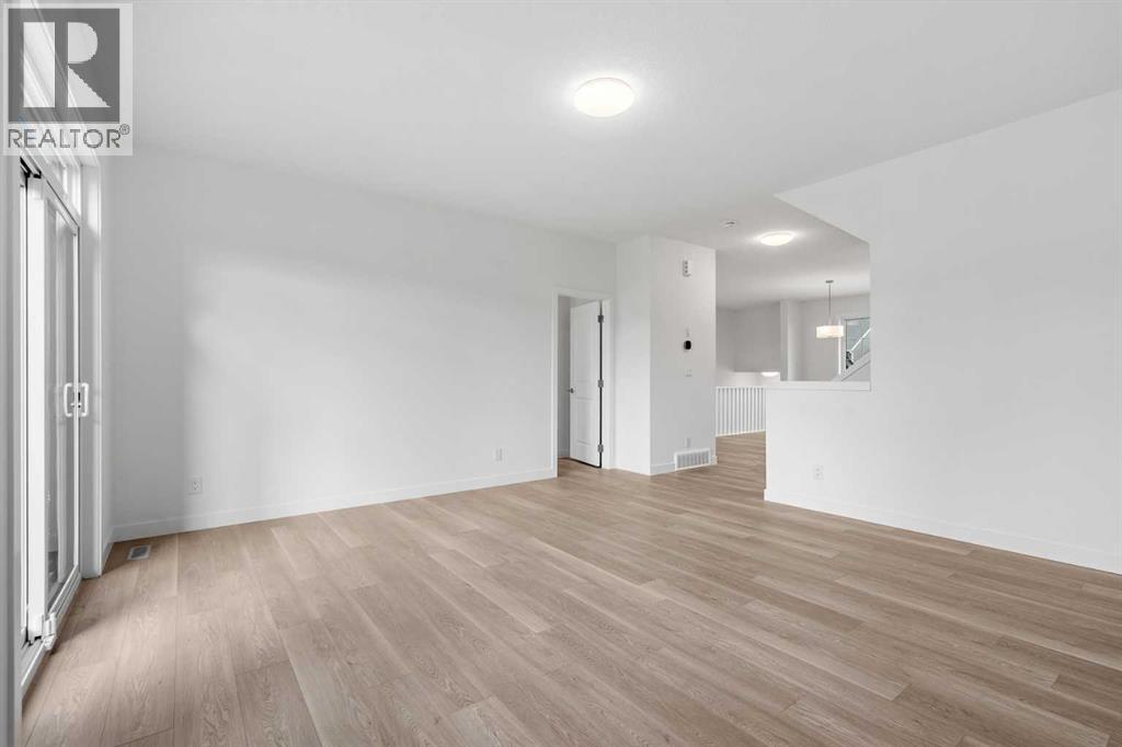 Photos are of a similar model and are for illustrative purposes only. Actual finishes, colours, and features may vary