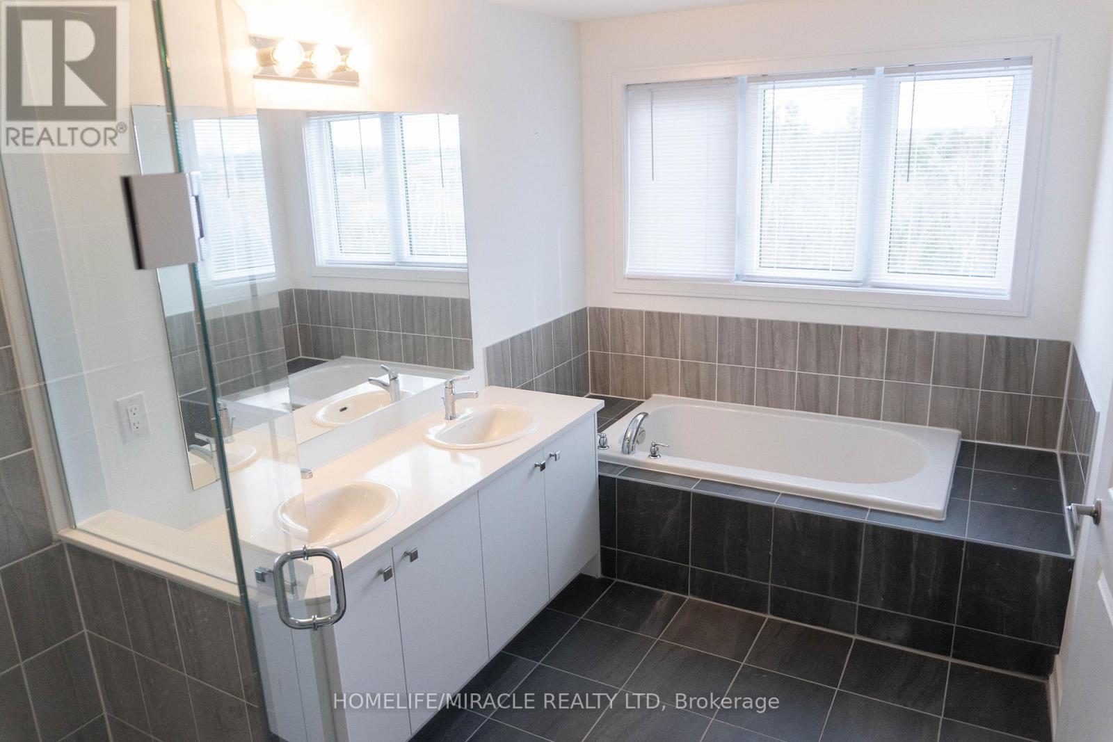 60 Blue Forest Crescent, Barrie photo 17
