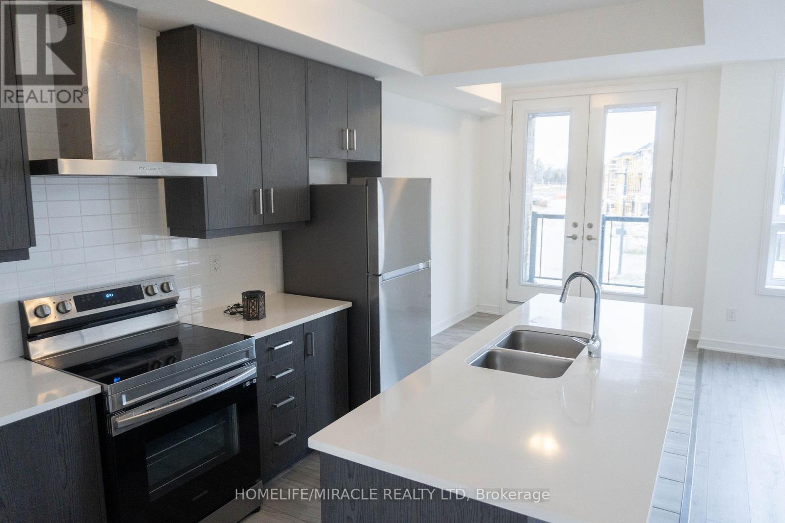 60 Blue Forest Crescent, Barrie photo 2