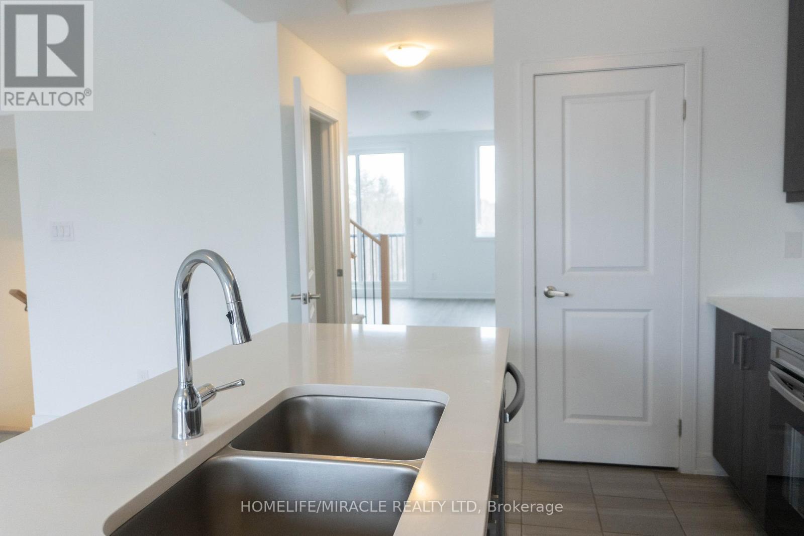 60 Blue Forest Crescent, Barrie photo 4