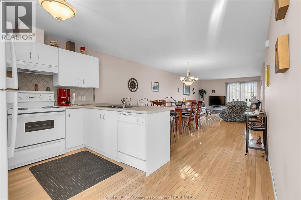 1560 LOVELL CRESCENT, LaSalle — photo 7
