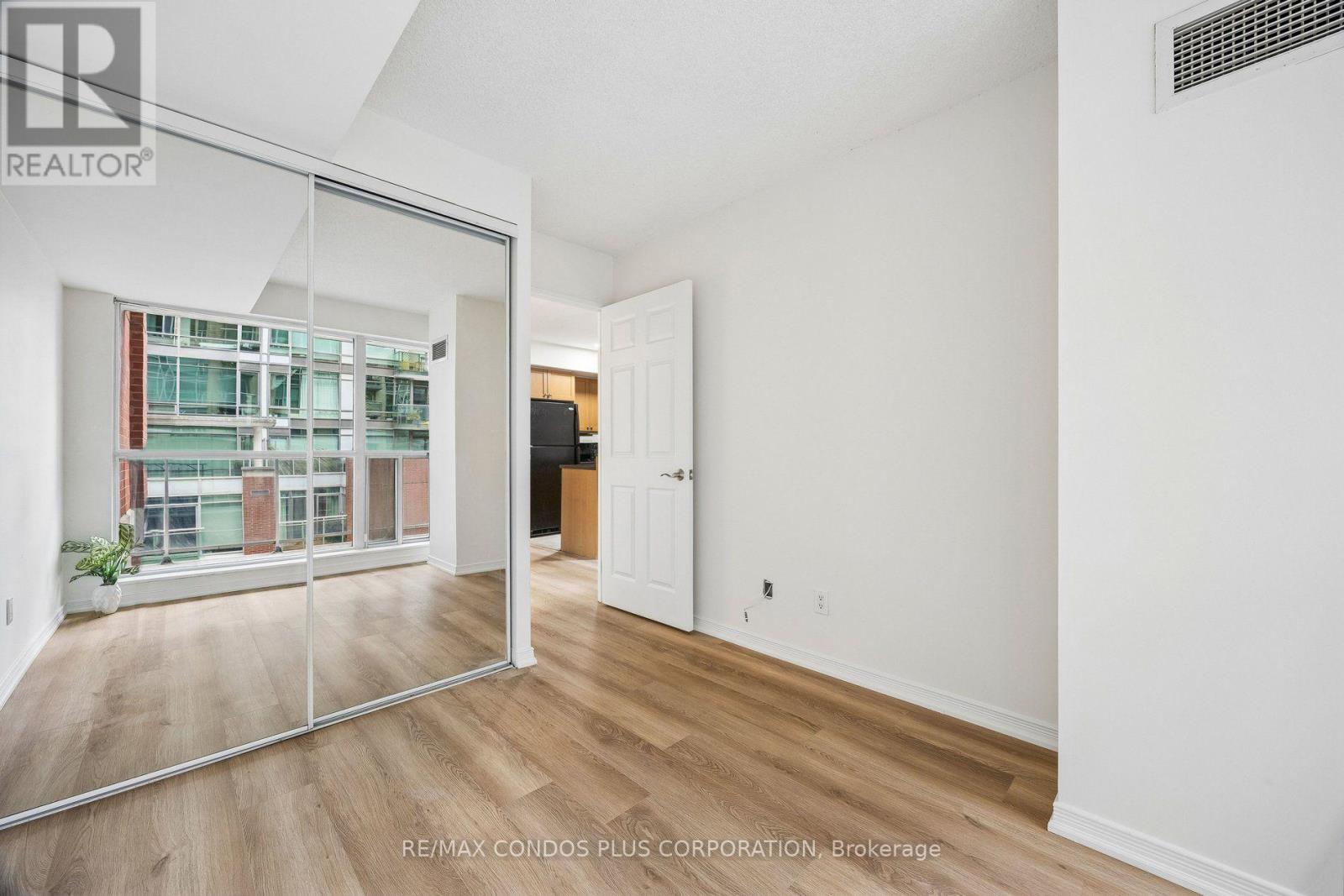 1010- 230 King Street East, Toronto, ON photo 13