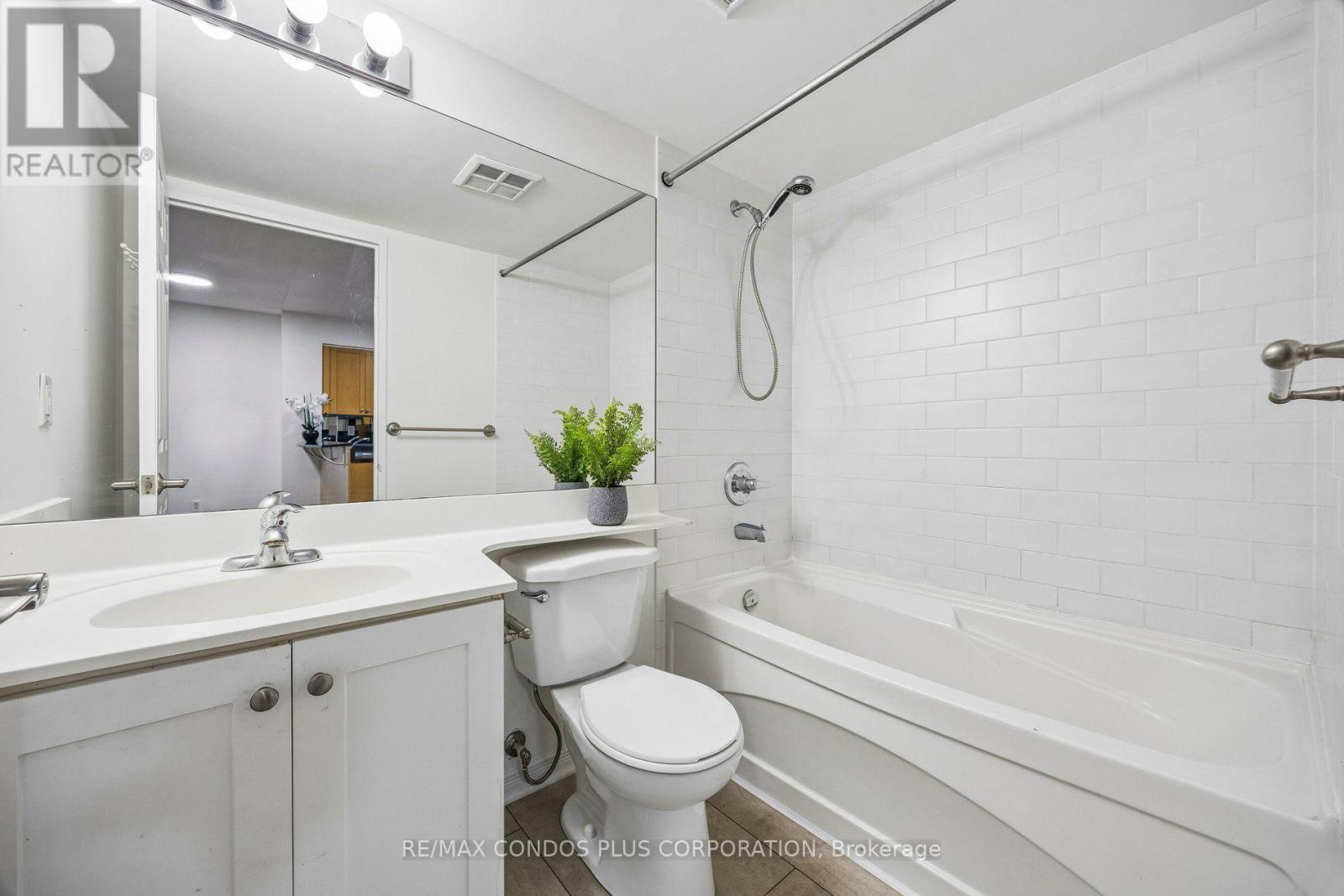 1010- 230 King Street East, Toronto, ON photo 16