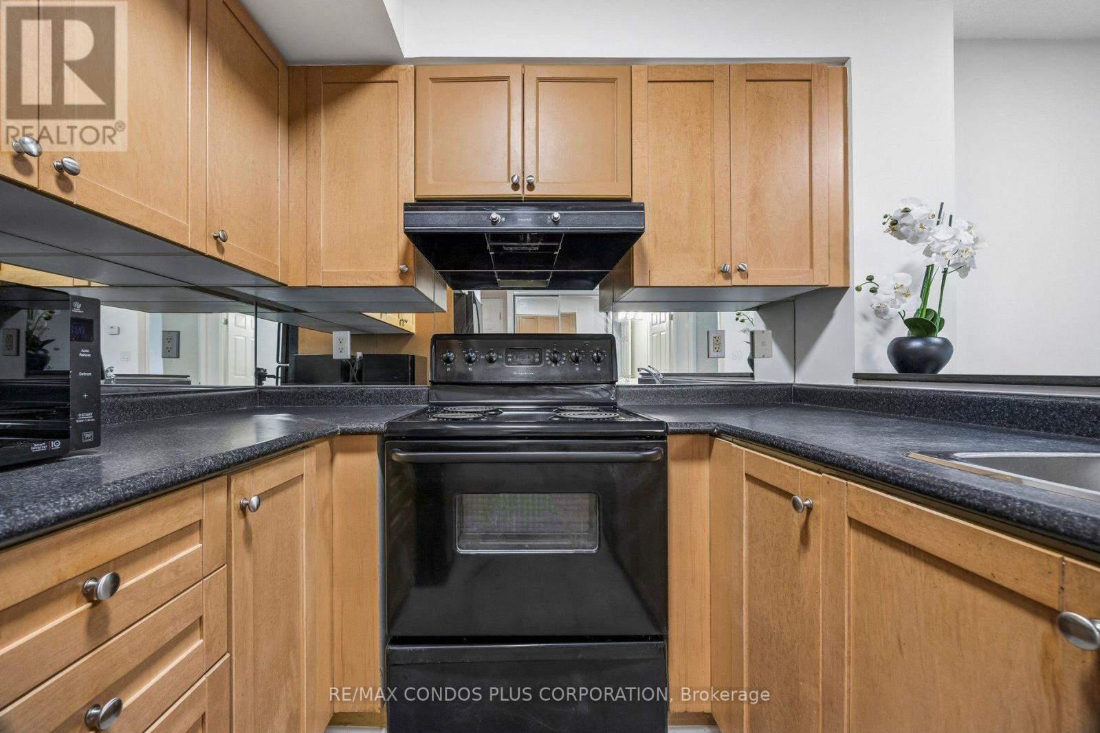 1010- 230 King Street East, Toronto, ON photo 8