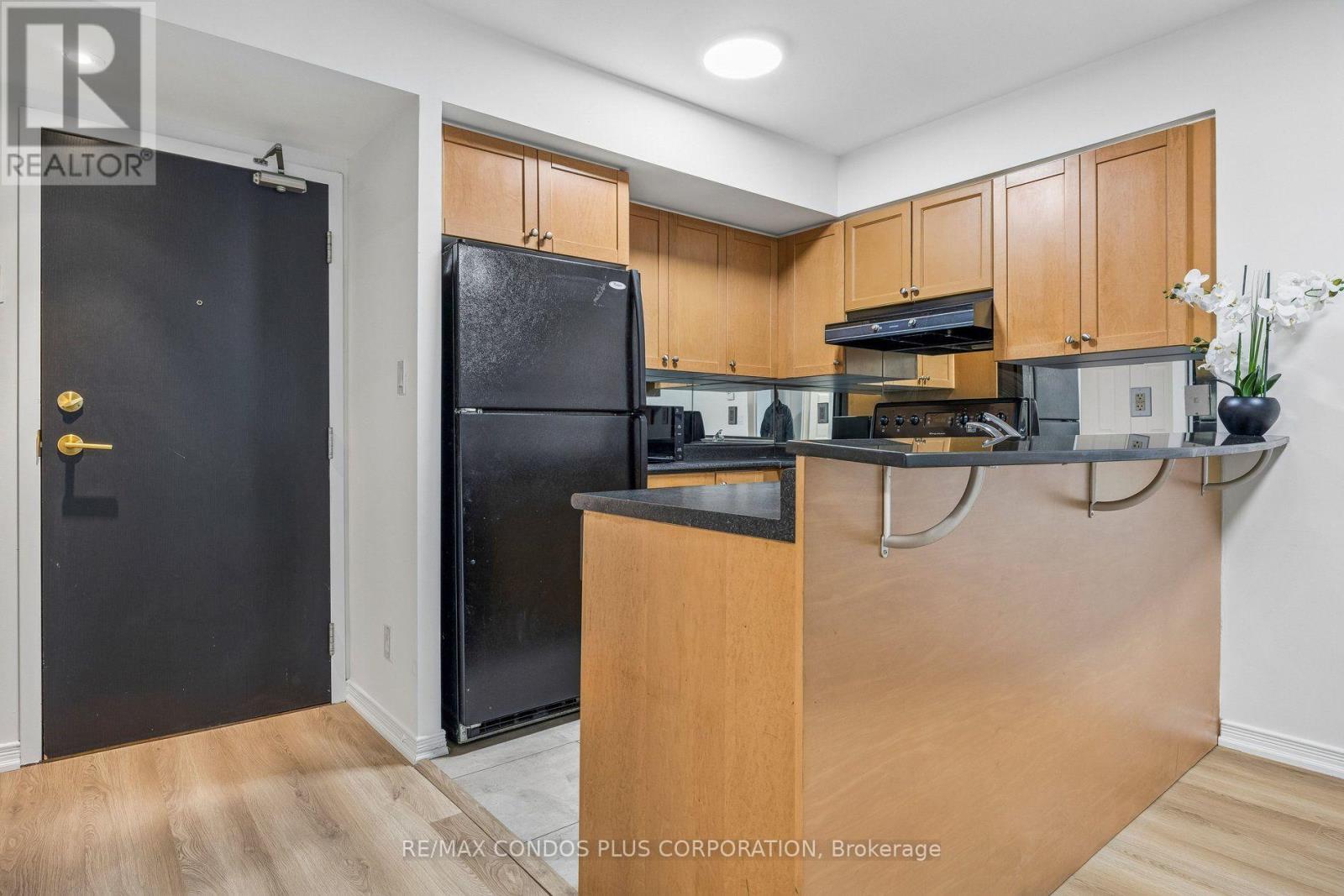 1010- 230 King Street East, Toronto, ON photo 9