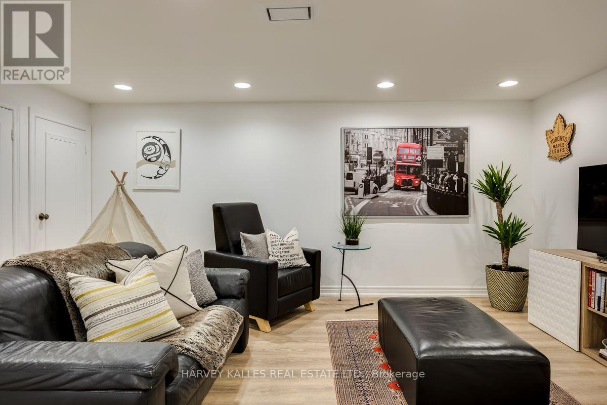 42 Raeburn Avenue, Toronto, ON photo 26