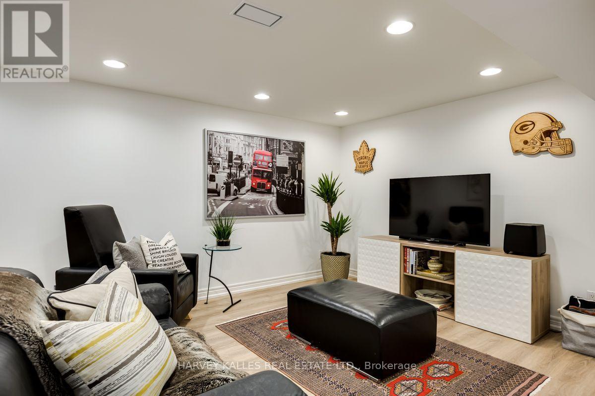42 Raeburn Avenue, Toronto, ON photo 27