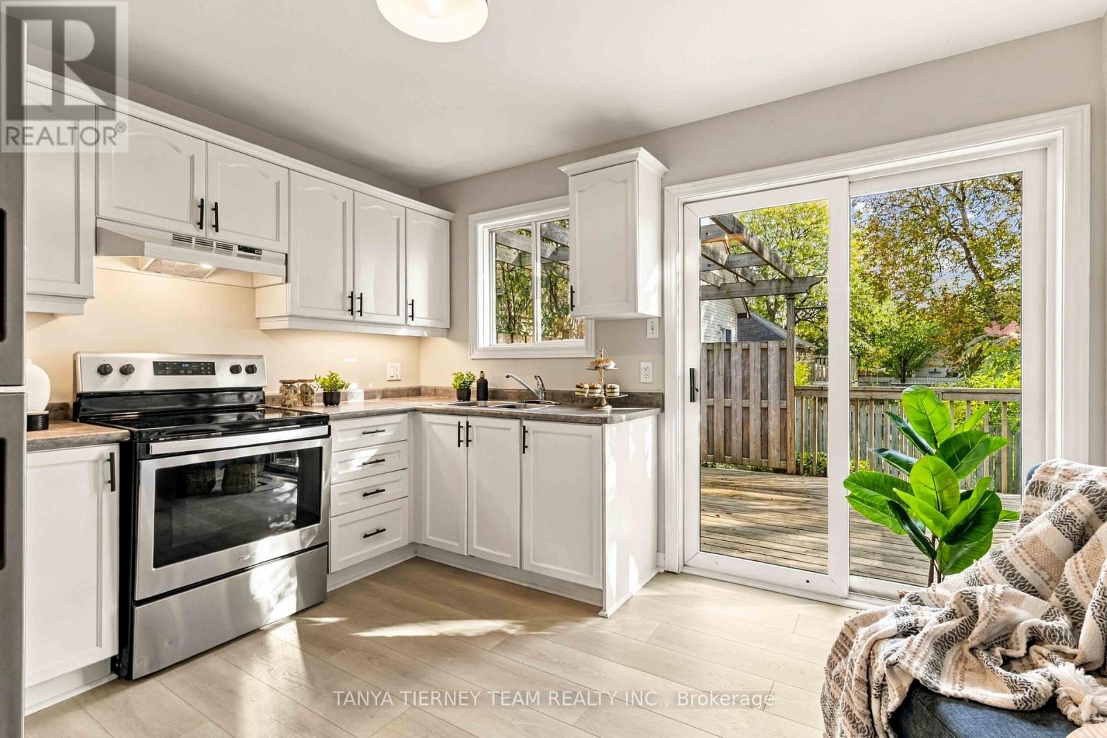 509 Dunlop Street West, Whitby, ON photo 18