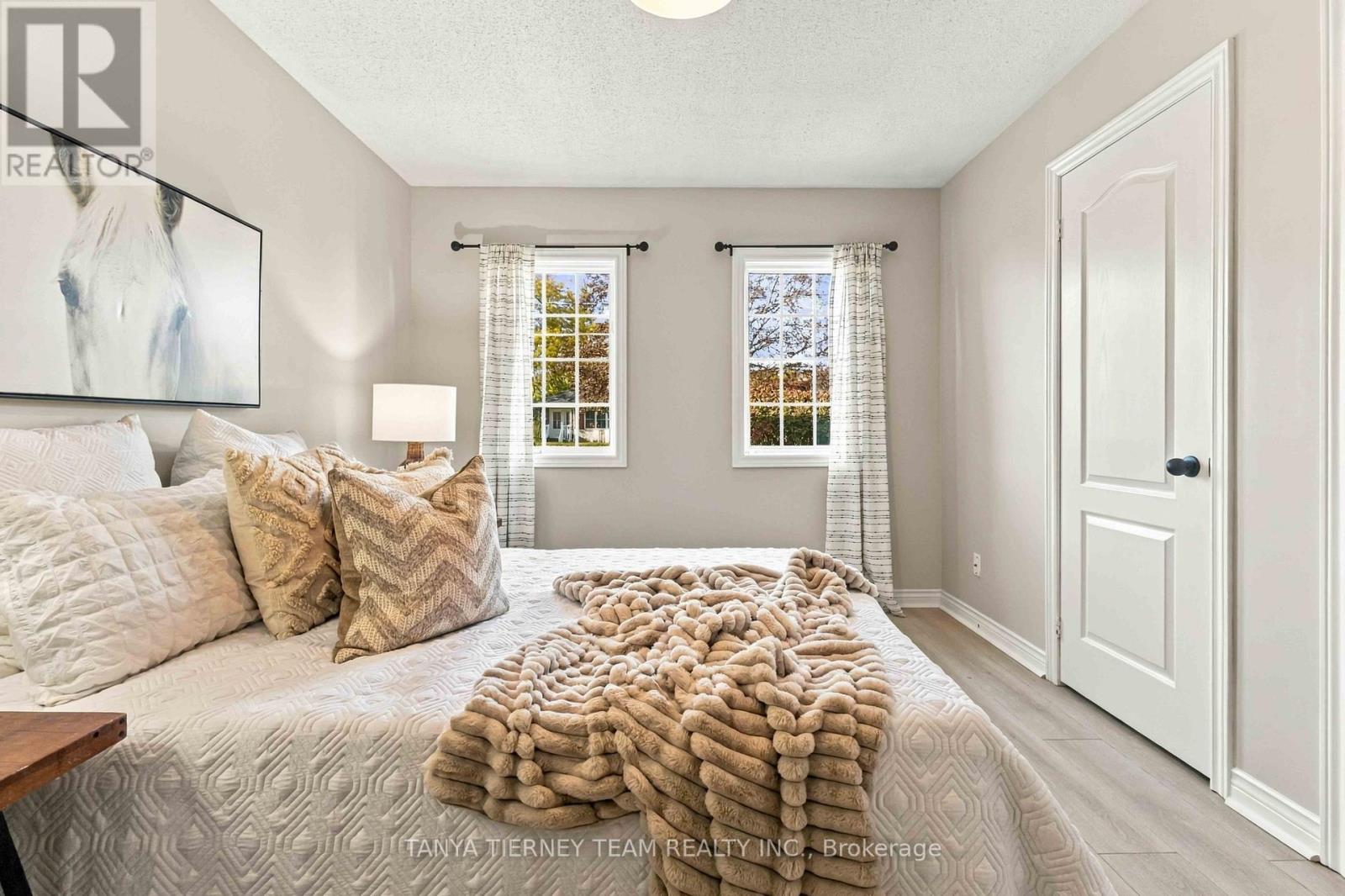 509 Dunlop Street West, Whitby, ON photo 30