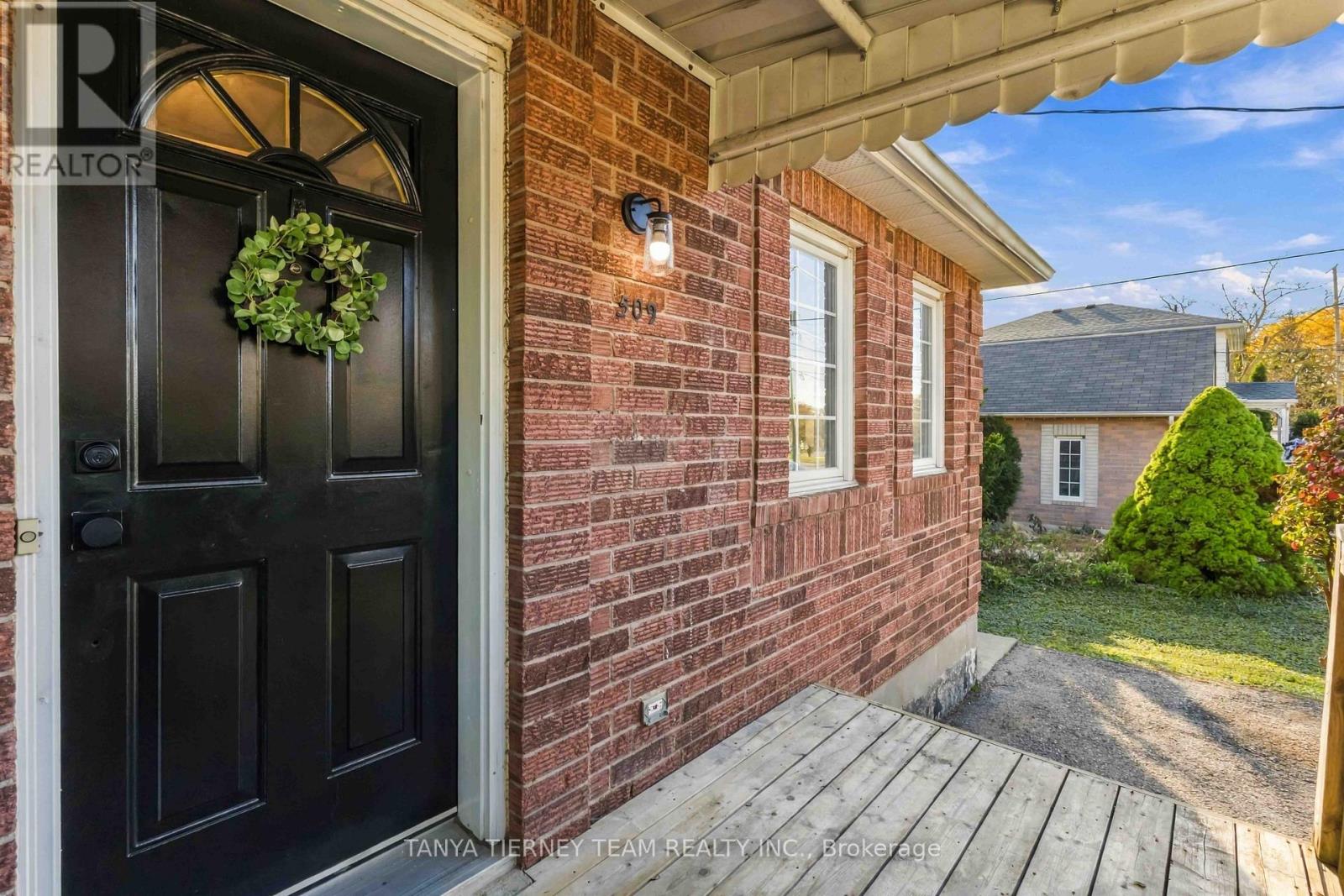 509 Dunlop Street West, Whitby, ON photo 5