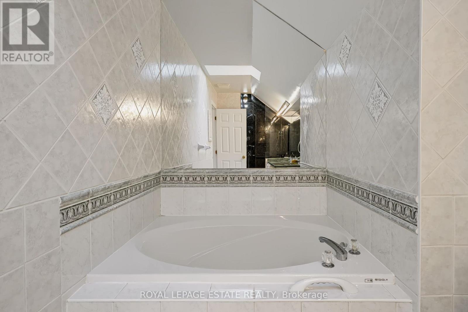 17- 8038 Yonge Street, Vaughan, ON photo 23