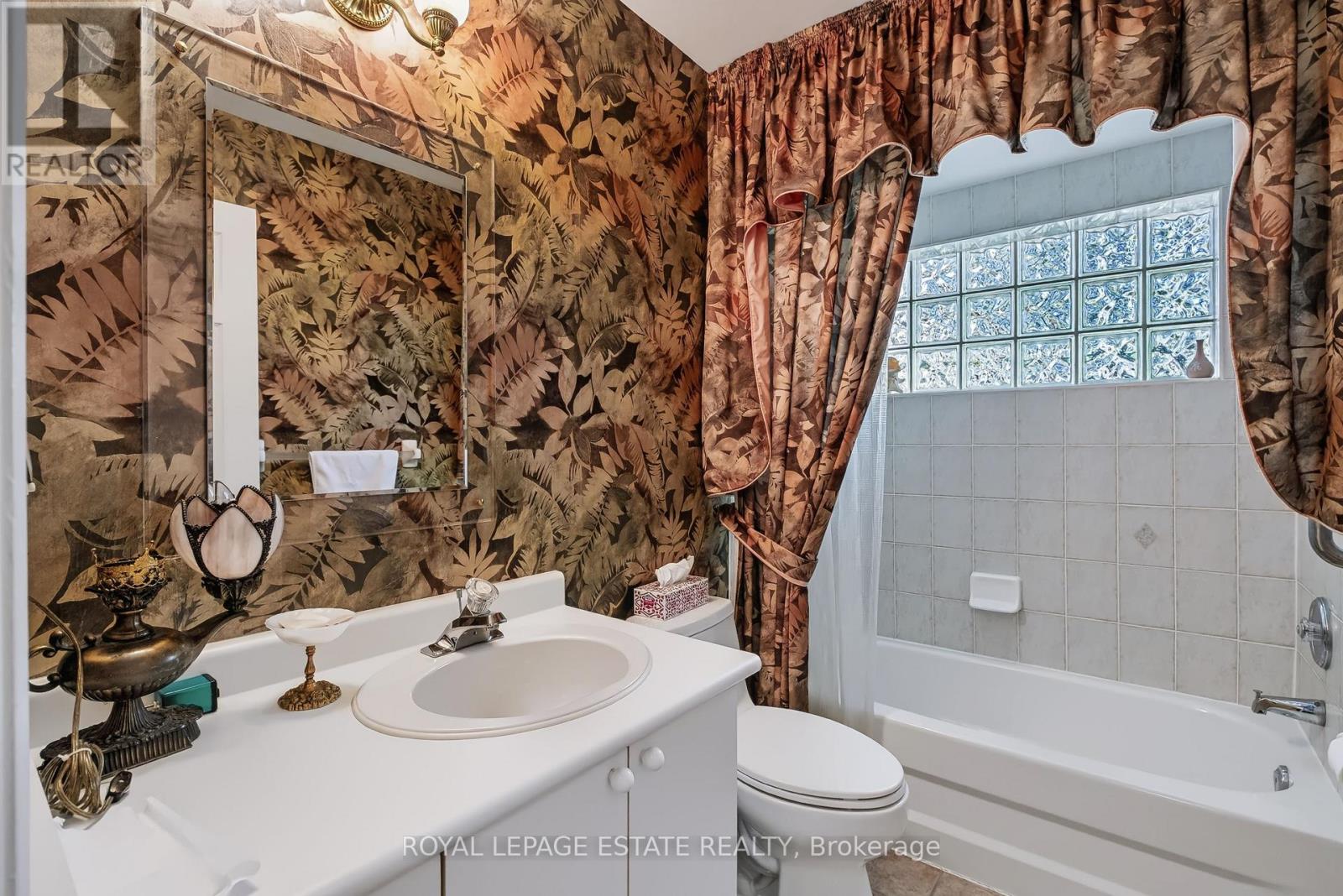 17- 8038 Yonge Street, Vaughan, ON photo 29
