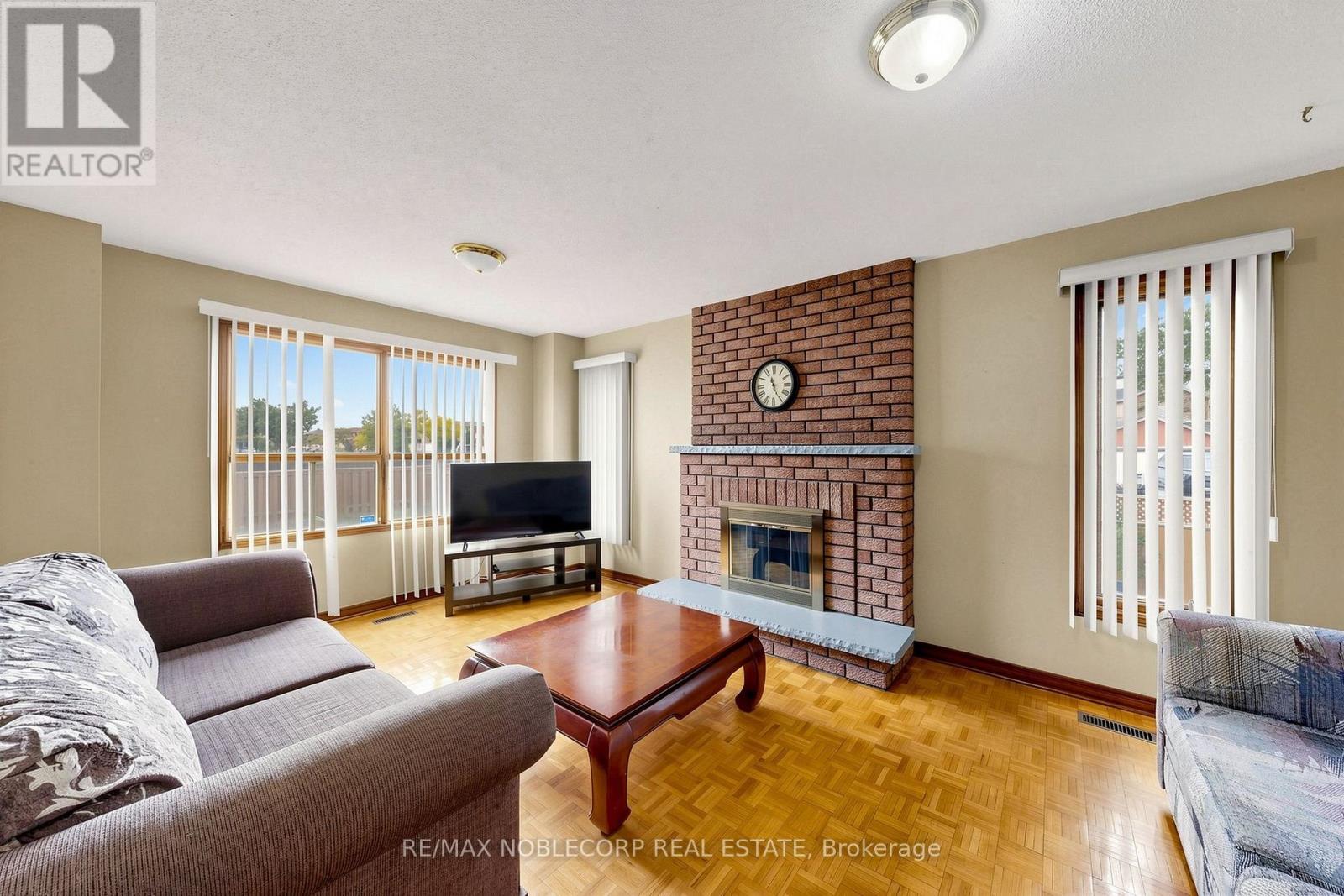 162 Venetian Crescent, Vaughan, ON photo 11
