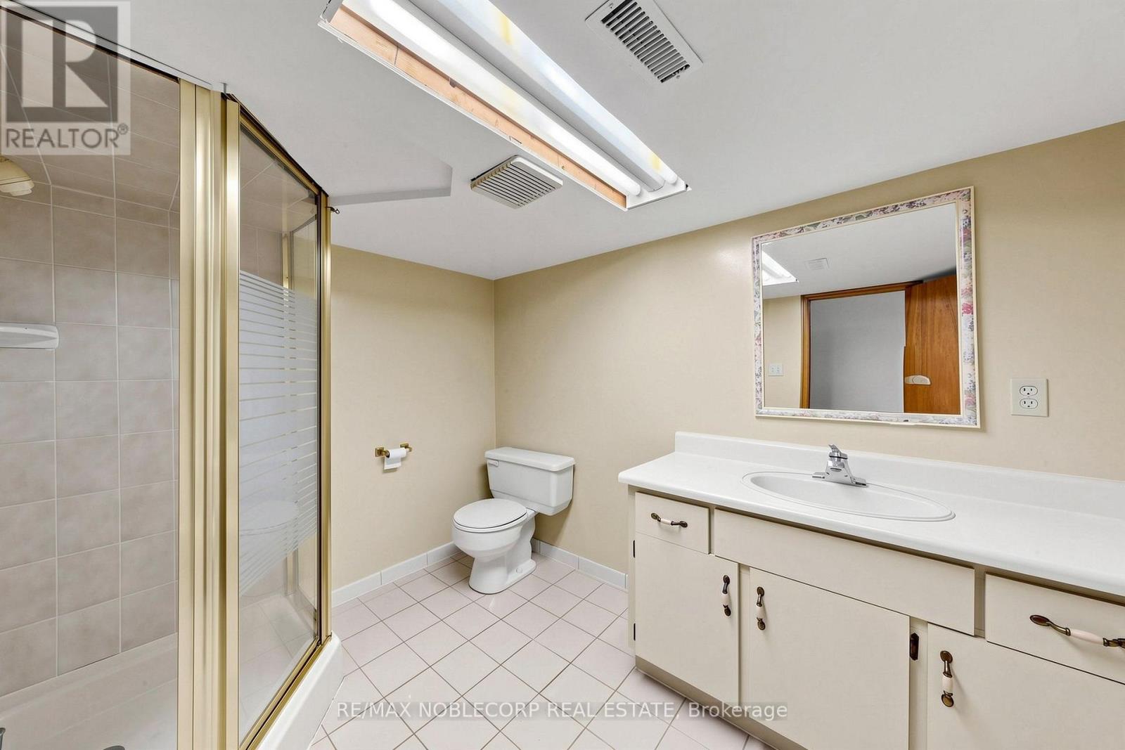 162 Venetian Crescent, Vaughan, ON photo 43
