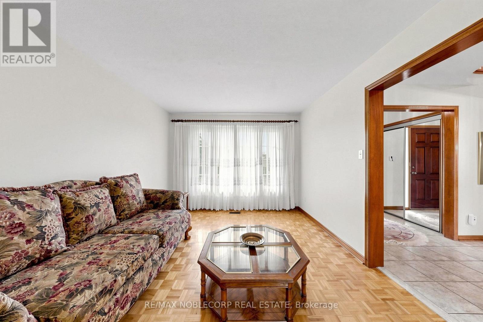 162 Venetian Crescent, Vaughan, ON photo 8