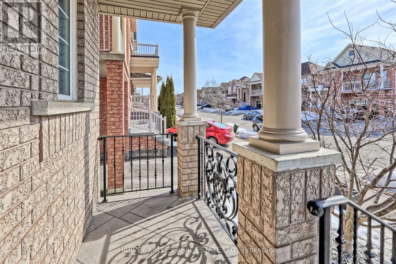 Photo of 36 CANYON GATE CRESCENT