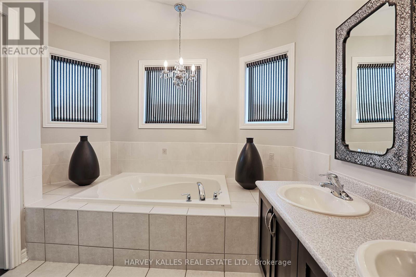 36 Canyon Gate Crescent, Vaughan, ON photo 23