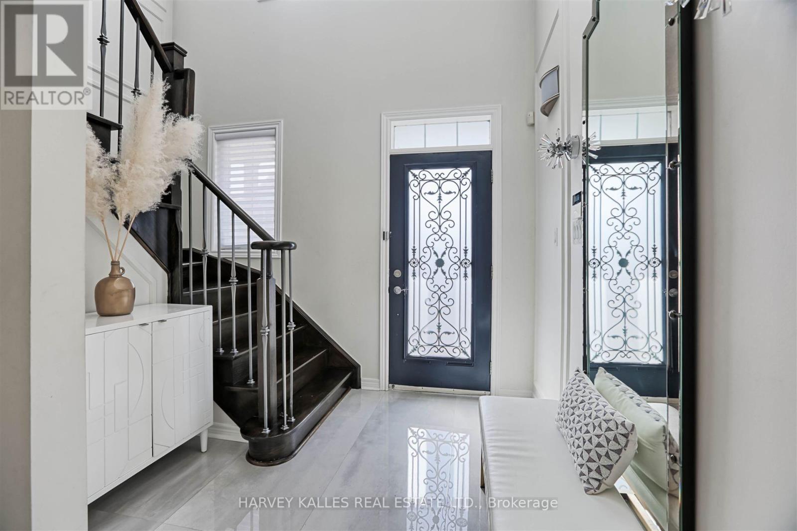 Photo of 36 CANYON GATE CRESCENT