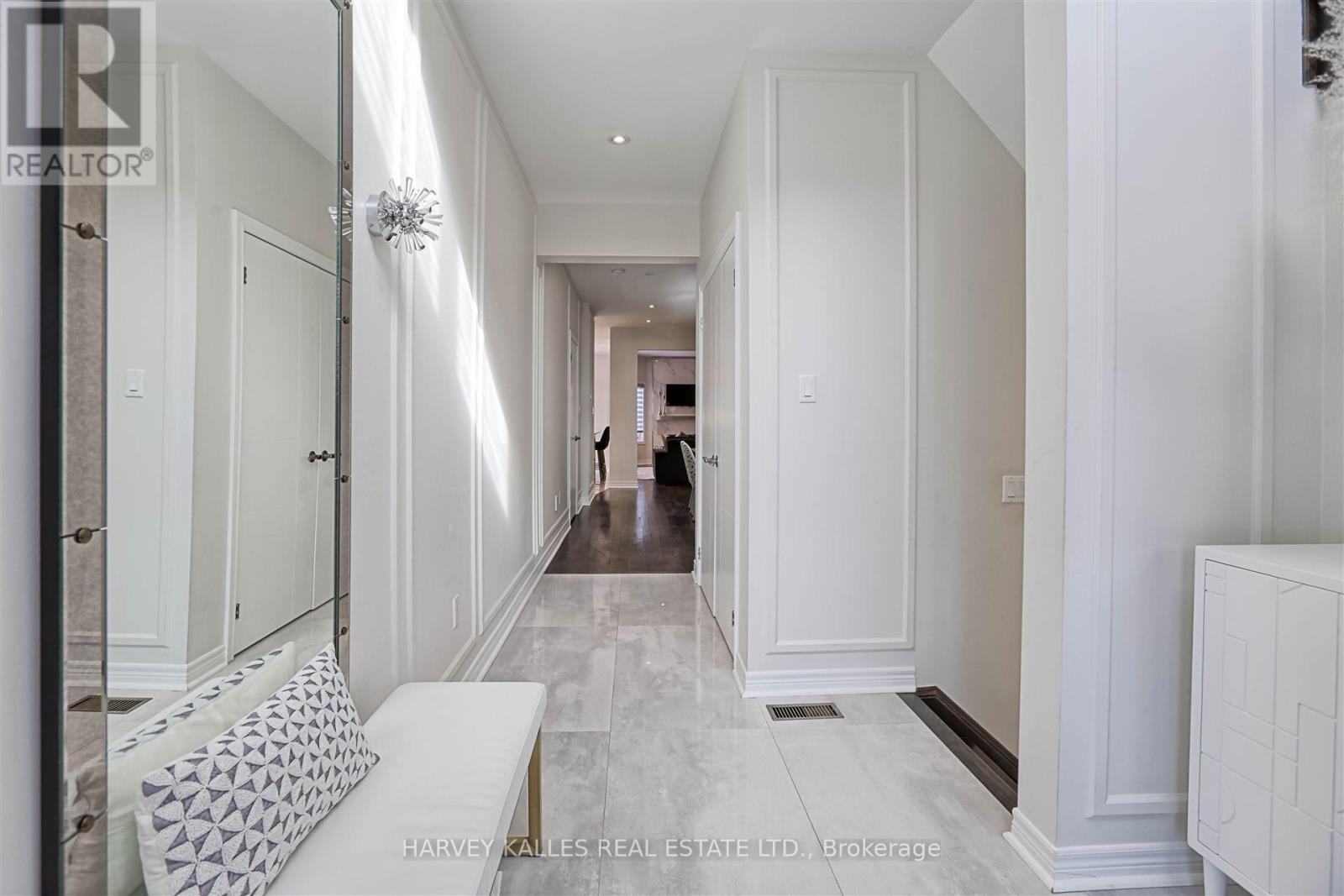 Photo of 36 CANYON GATE CRESCENT