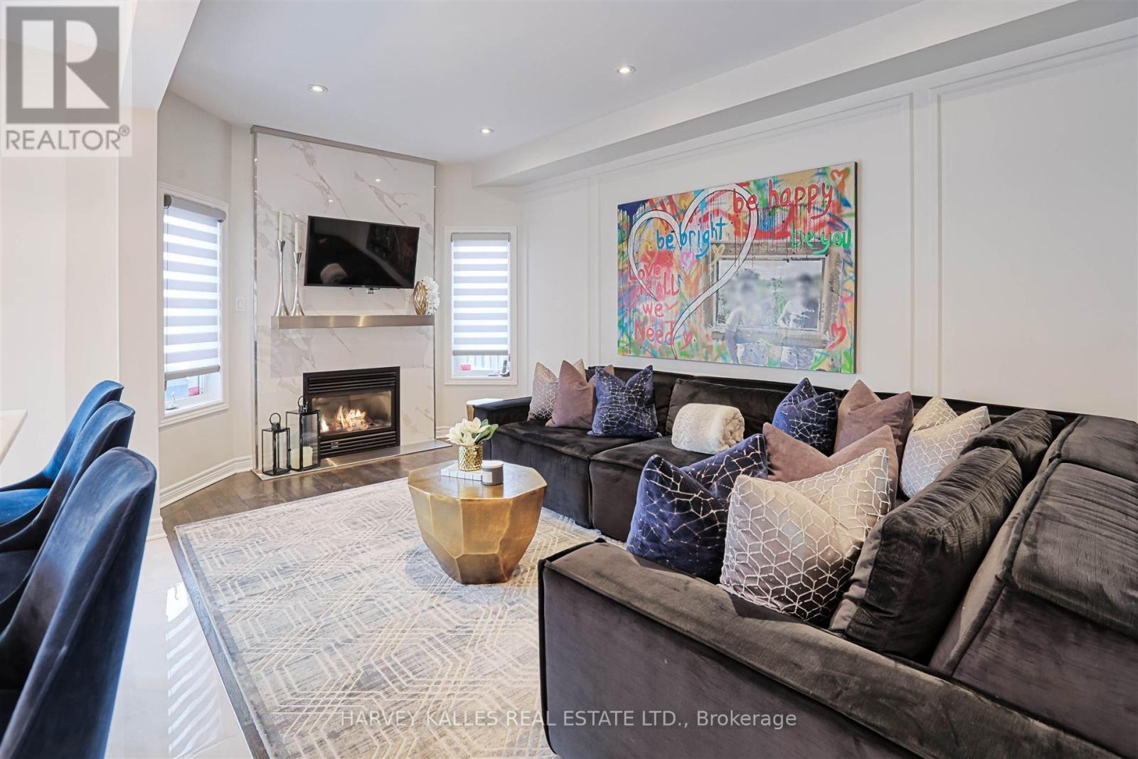 Photo of 36 CANYON GATE CRESCENT