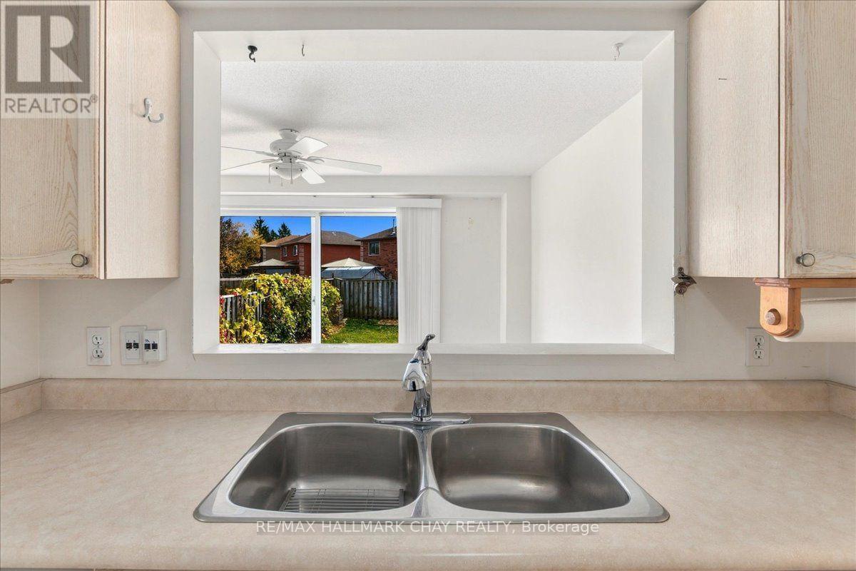 45 Bibby Court, Barrie photo 8