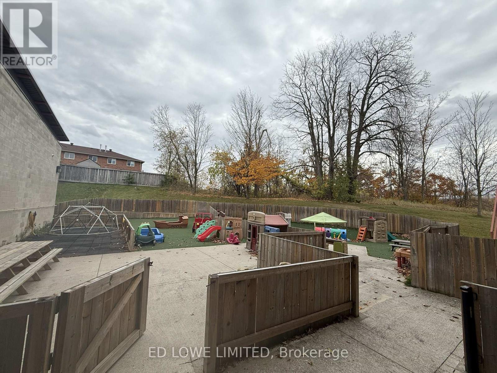 8 - 10a-555 Mapleview Drive, Barrie photo 12