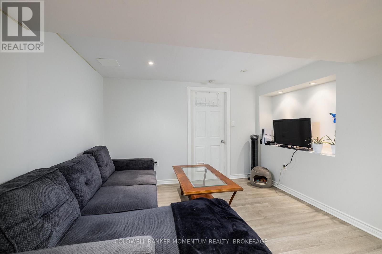 #11 151 LINWELL ROAD - 22