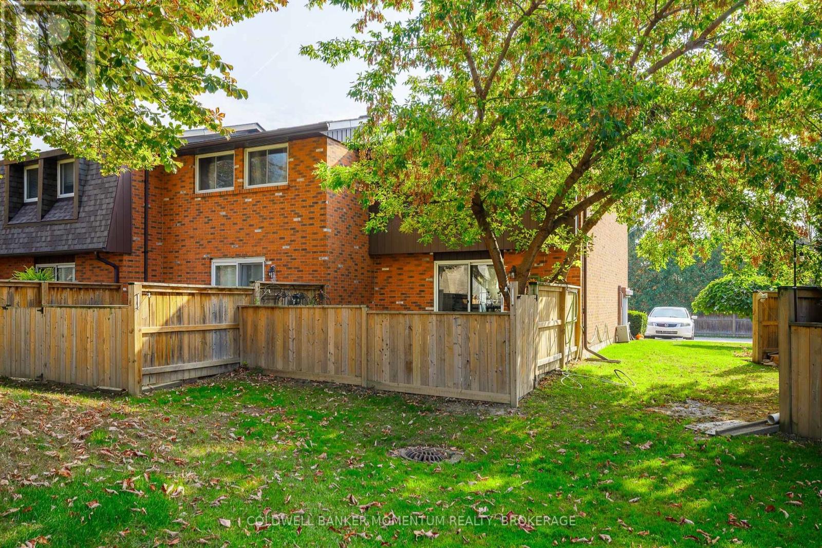 #11 151 LINWELL ROAD - 27