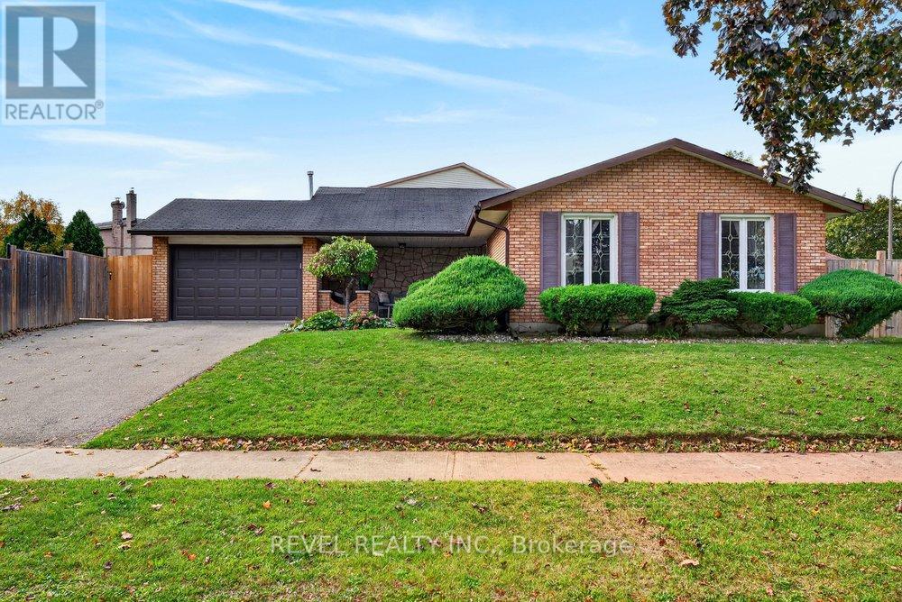 2 LORING Crescent, Hamilton, ON photo 1