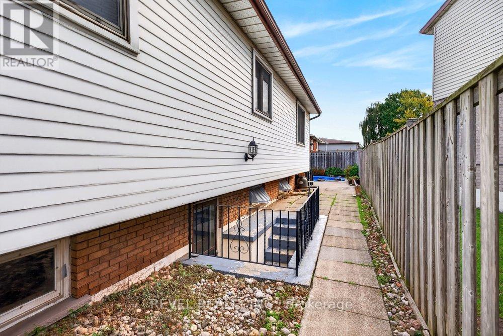 2 LORING Crescent, Hamilton, ON photo 41