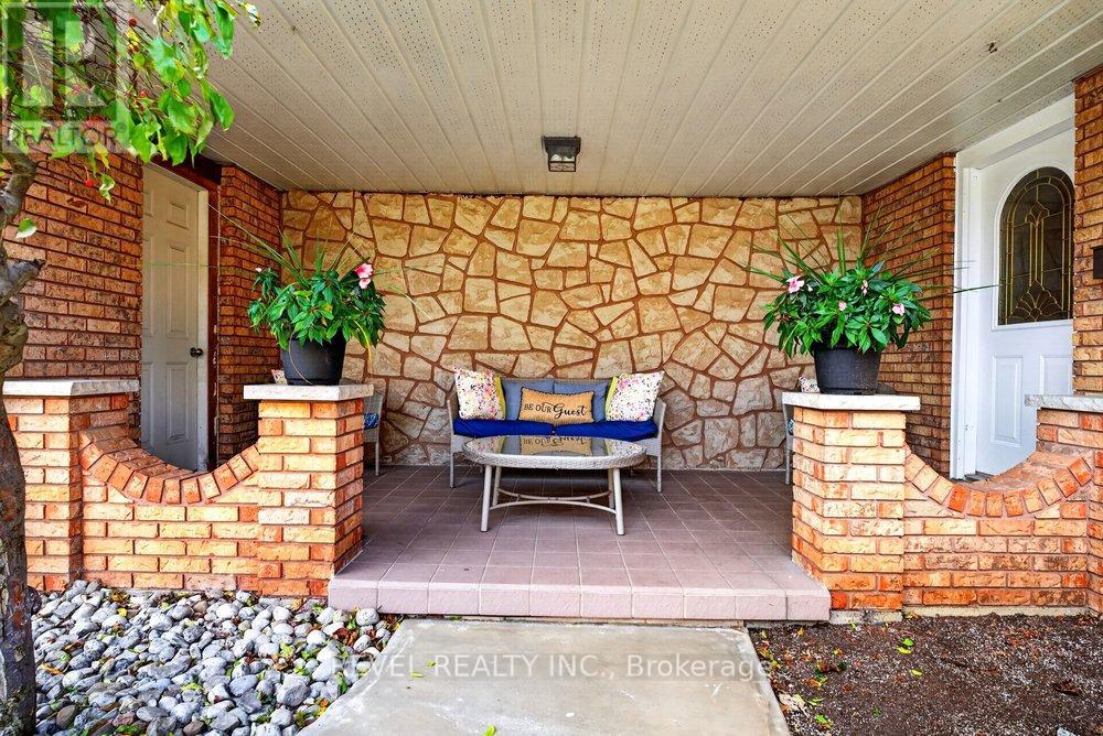 2 LORING Crescent, Hamilton, ON photo 5