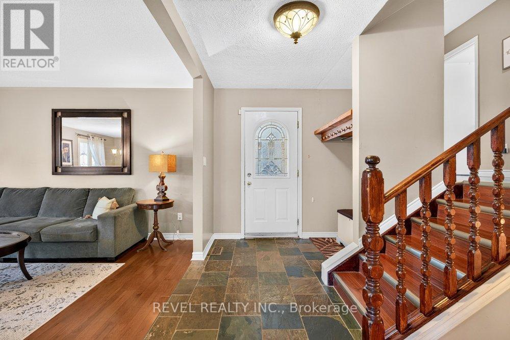 2 LORING Crescent, Hamilton, ON photo 7