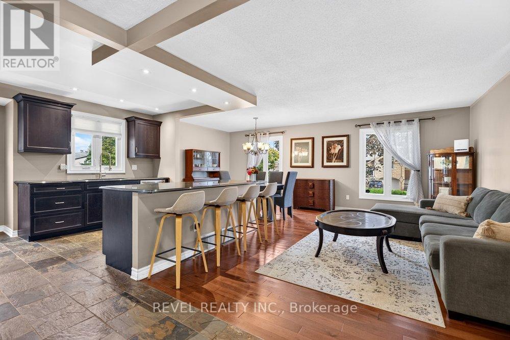 2 LORING Crescent, Hamilton, ON photo 8