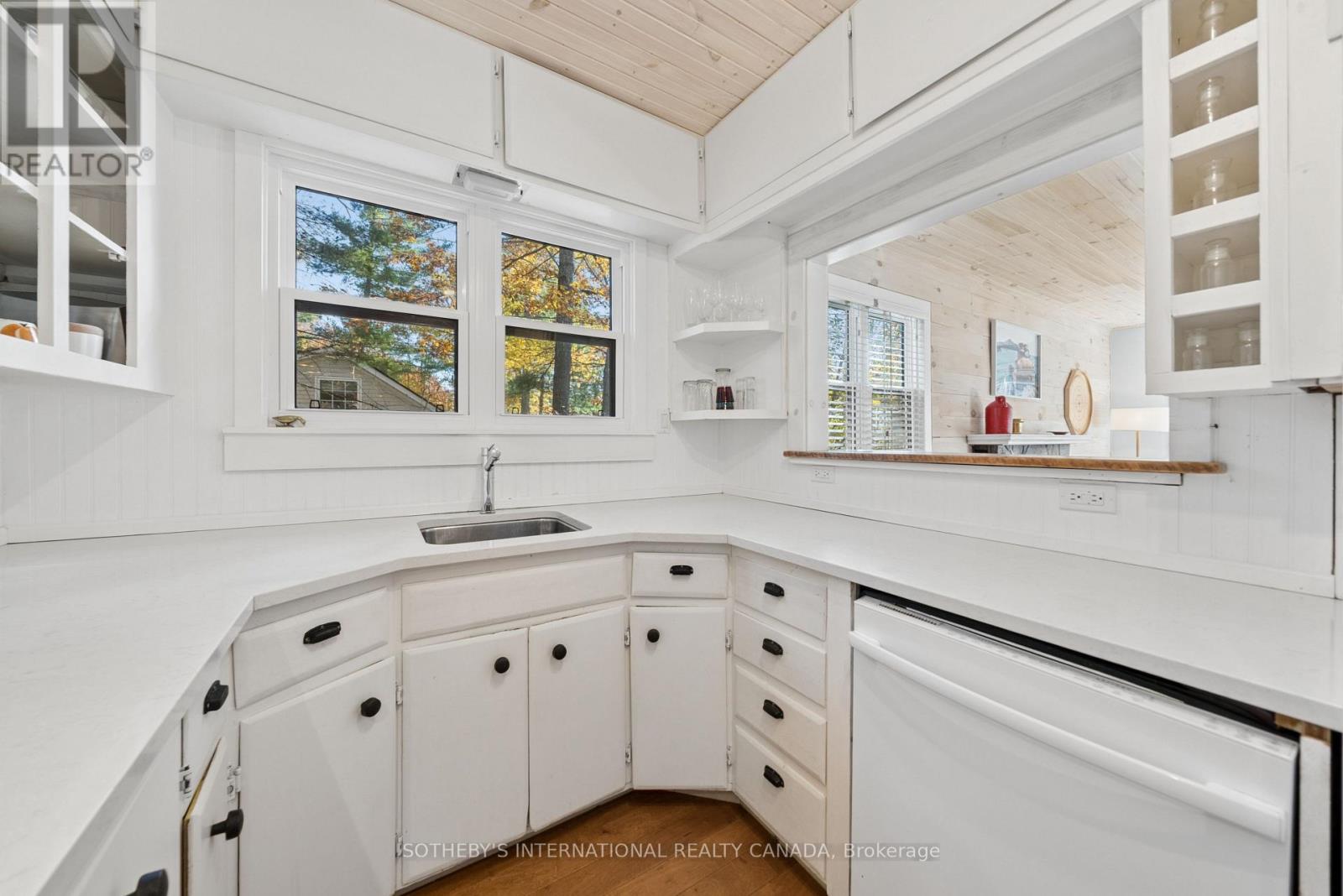 38 Joseph Street, Muskoka Lakes, ON photo 12