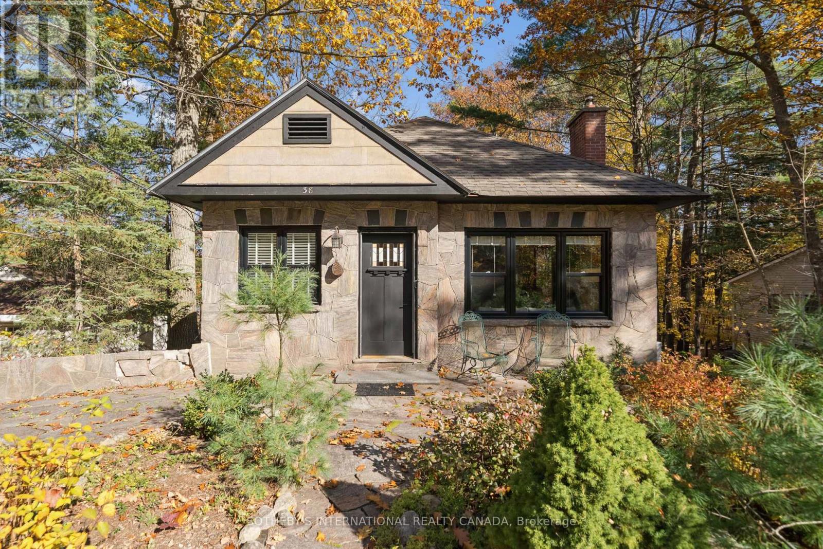 38 Joseph Street, Muskoka Lakes, ON photo 4