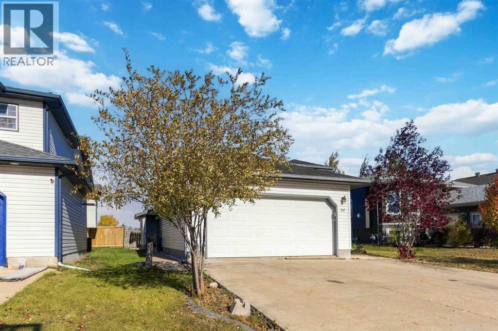 212 Waniandy Way, photo 3 of 41