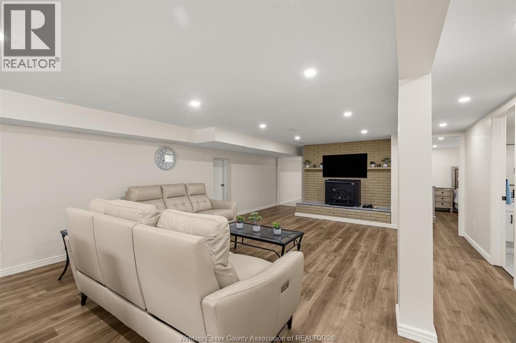 314 EAST RUSCOM RIVER Unit# LOWER, Lakeshore — photo 4