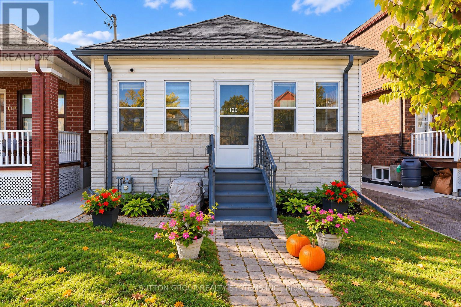 120 Brownville Avenue, Toronto, ON photo 2