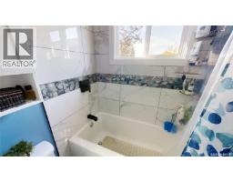 Bedroom - 857 Macklem Drive, Saskatoon, SK S7L4K1 Photo 6