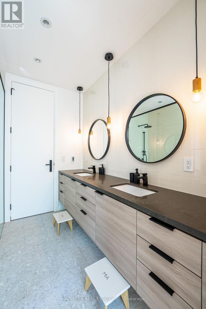 30 HARLEY AVENUE - 22