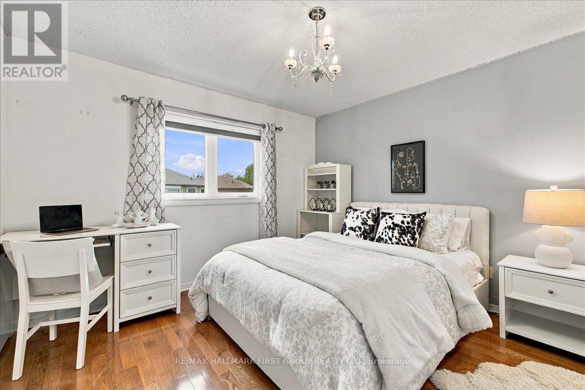 701 Cowan Circle, Pickering, ON photo 18