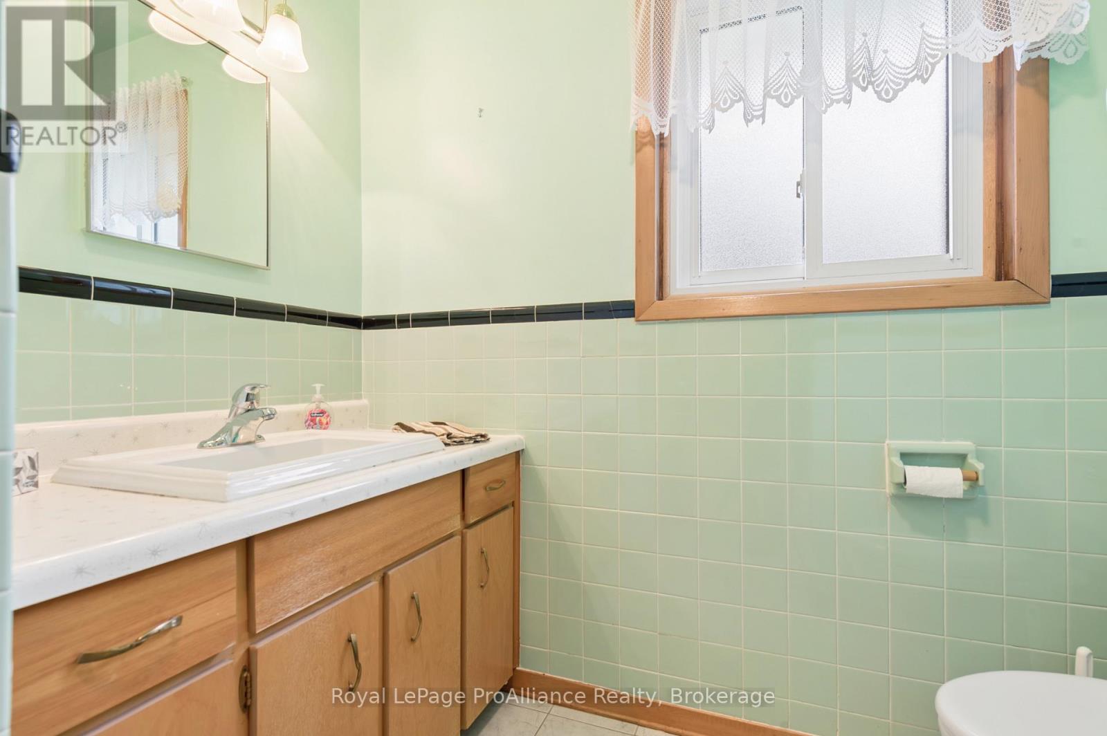 46 Lemoine Street, Belleville, ON photo 13