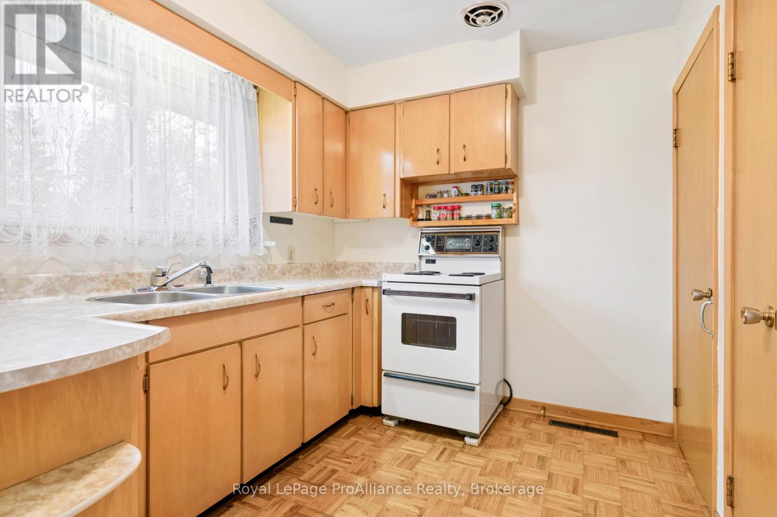46 Lemoine Street, Belleville, ON photo 17