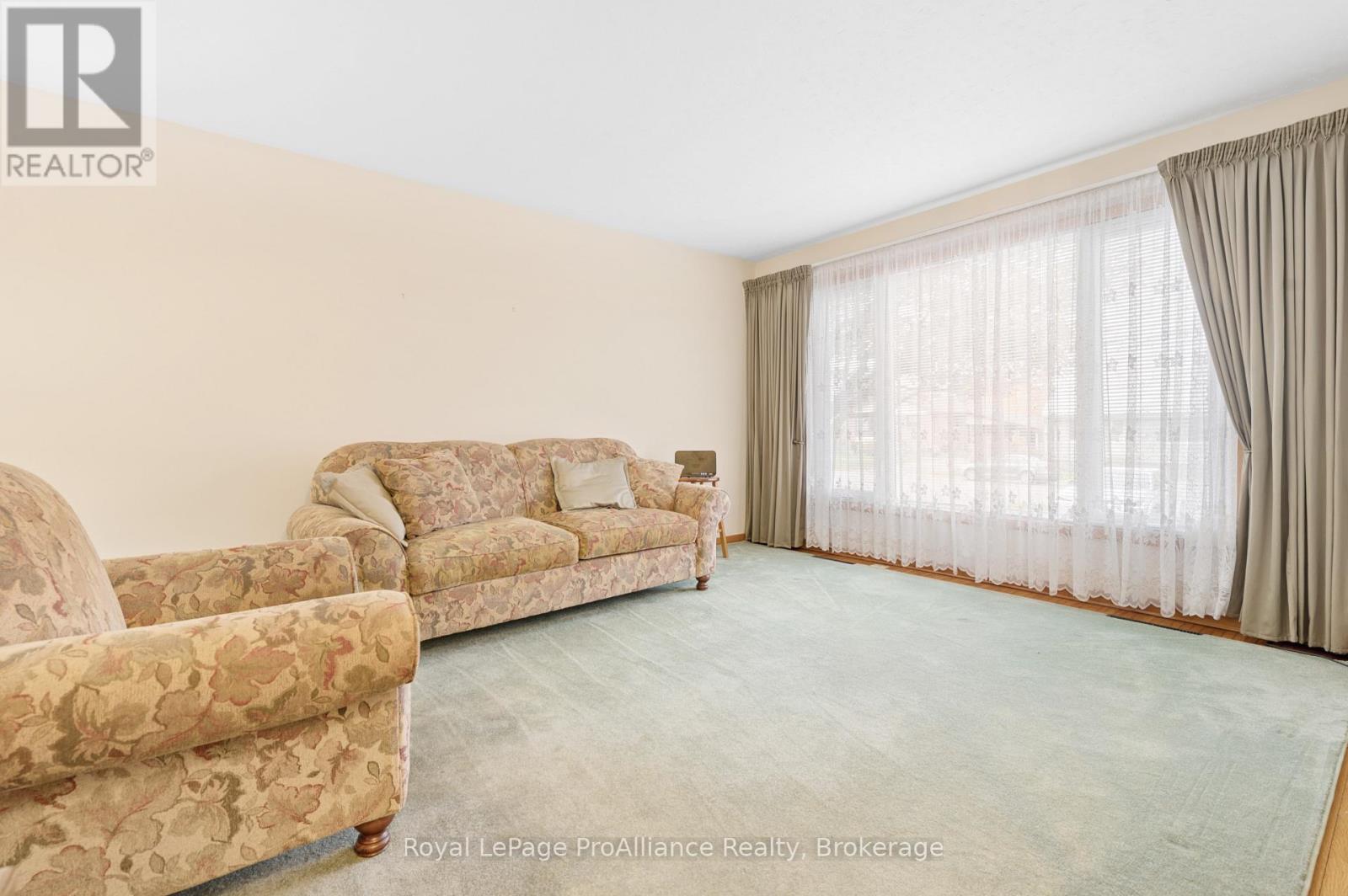 46 Lemoine Street, Belleville, ON photo 9