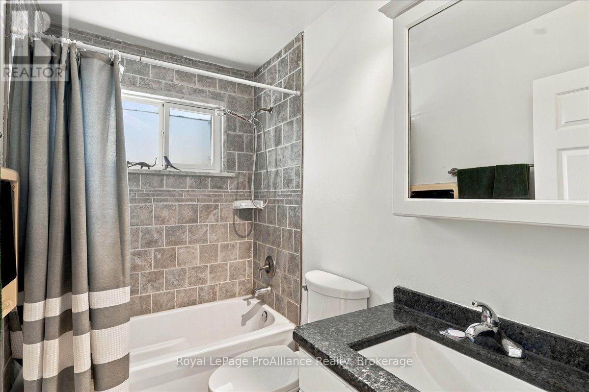 29 Barry Road, Quinte West, ON photo 17