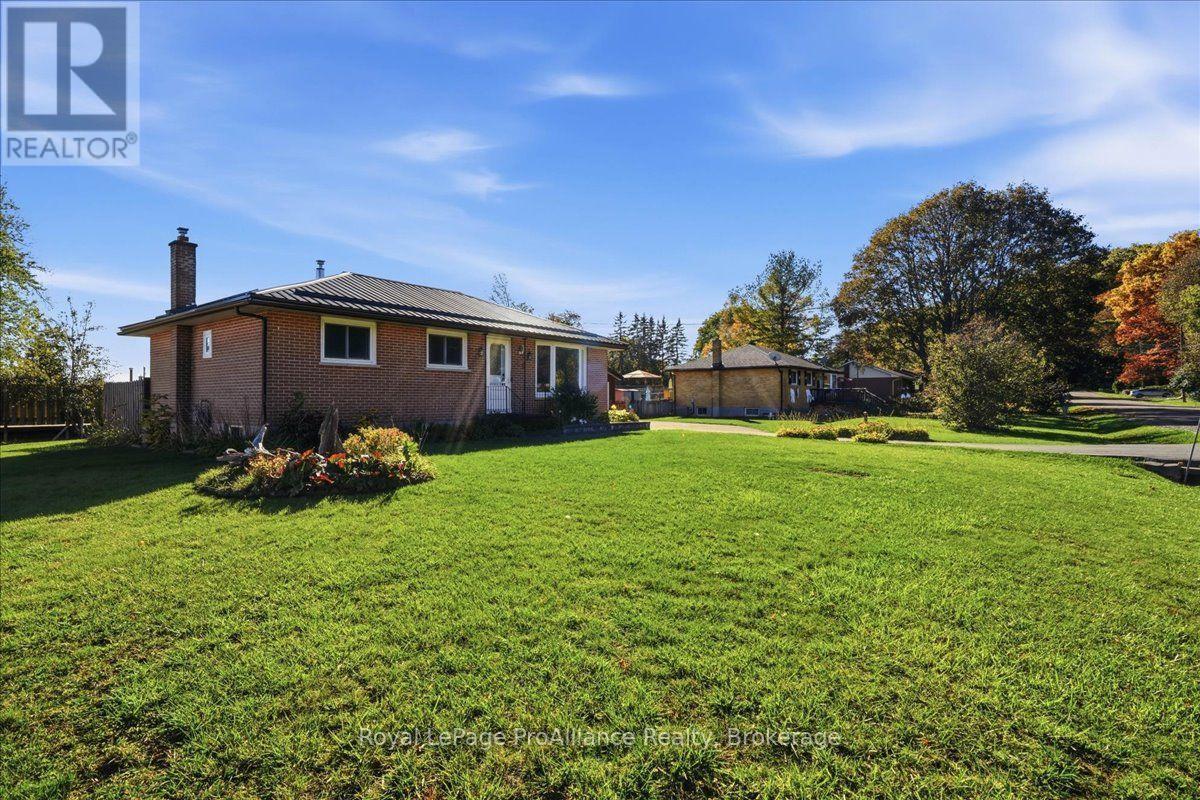 29 Barry Road, Quinte West, ON photo 3